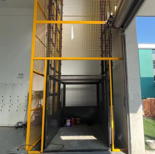 高安导轨式升降机助力物流园破解运输难题