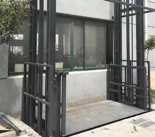 高安导轨式施工升降机助力民生工程提速增效