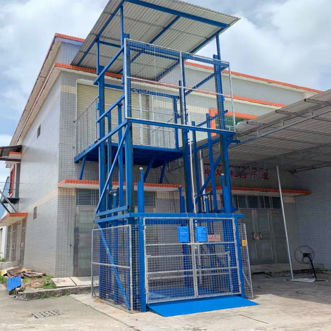 高安建材厂室外升降货梯安装